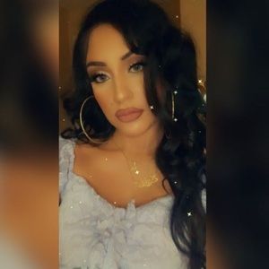 Meet your Posher, Madiha